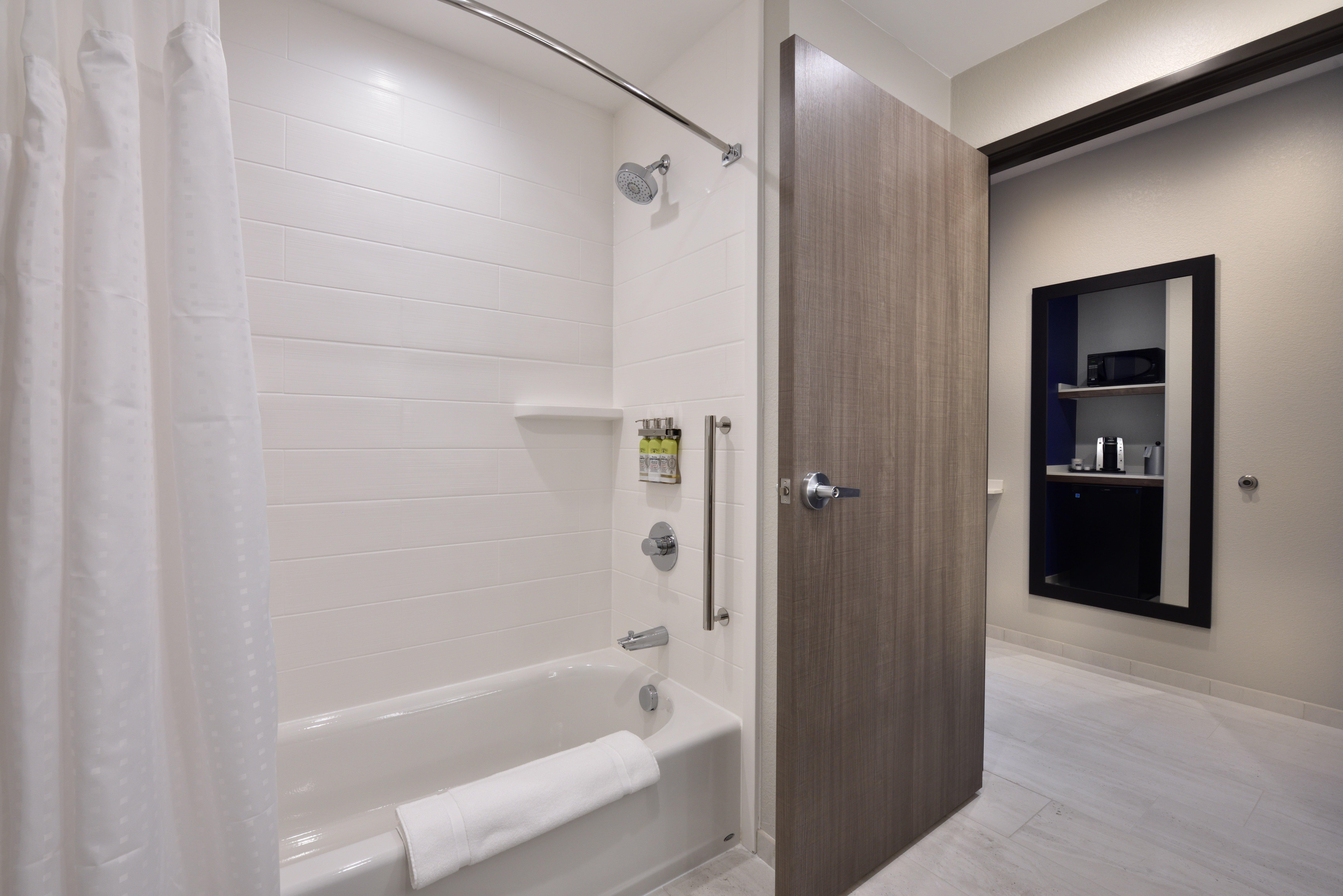 Express & - Woodlands Area By Ihg Hotel Spring
