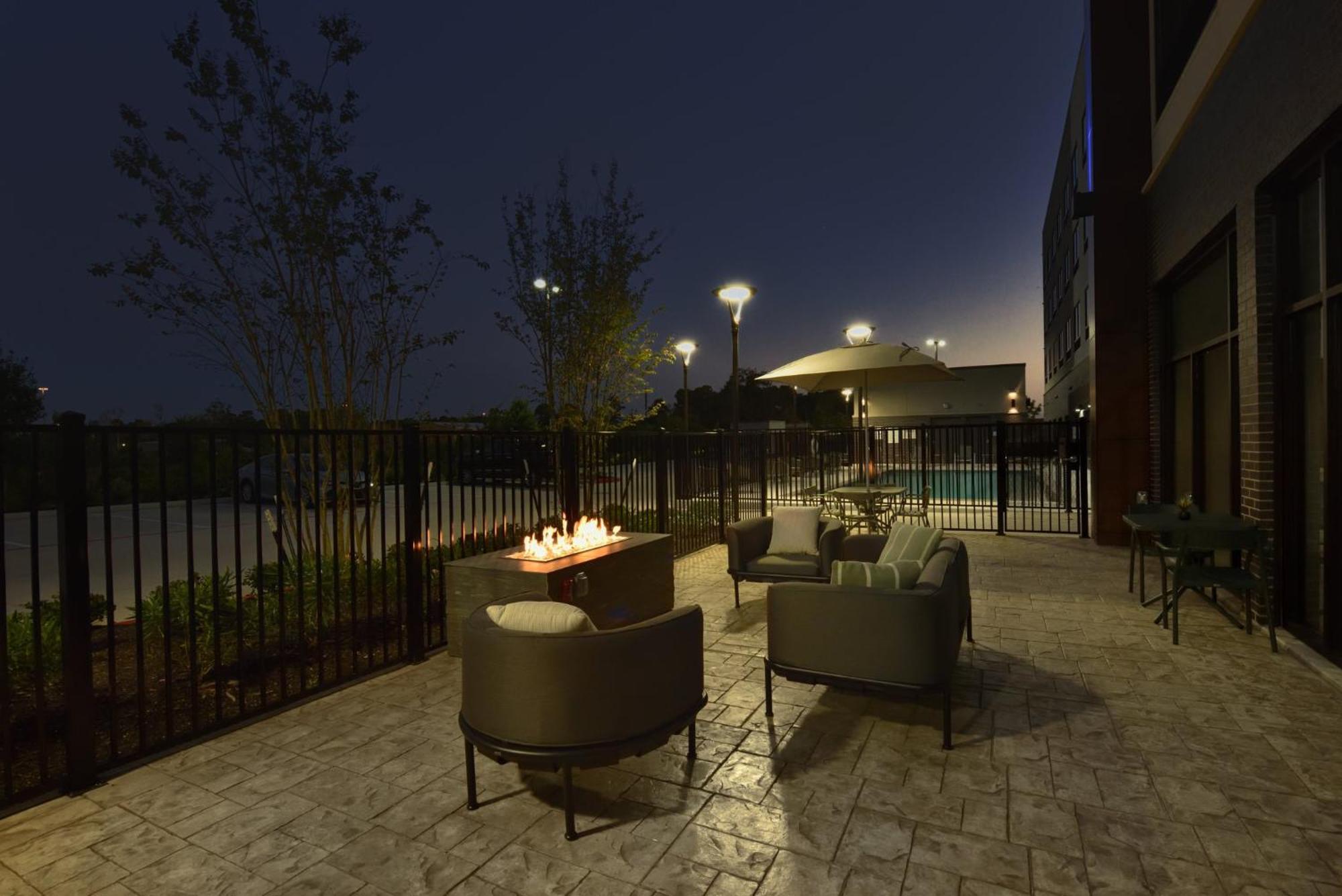 Express & - Woodlands Area By Ihg 3* Spring