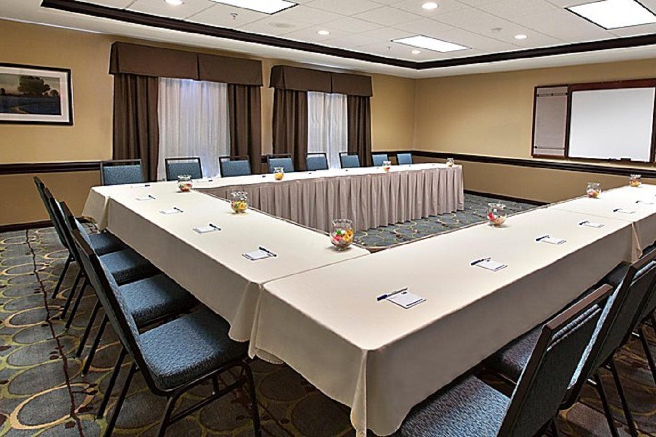 Express & - Woodlands Area By Ihg Hotel